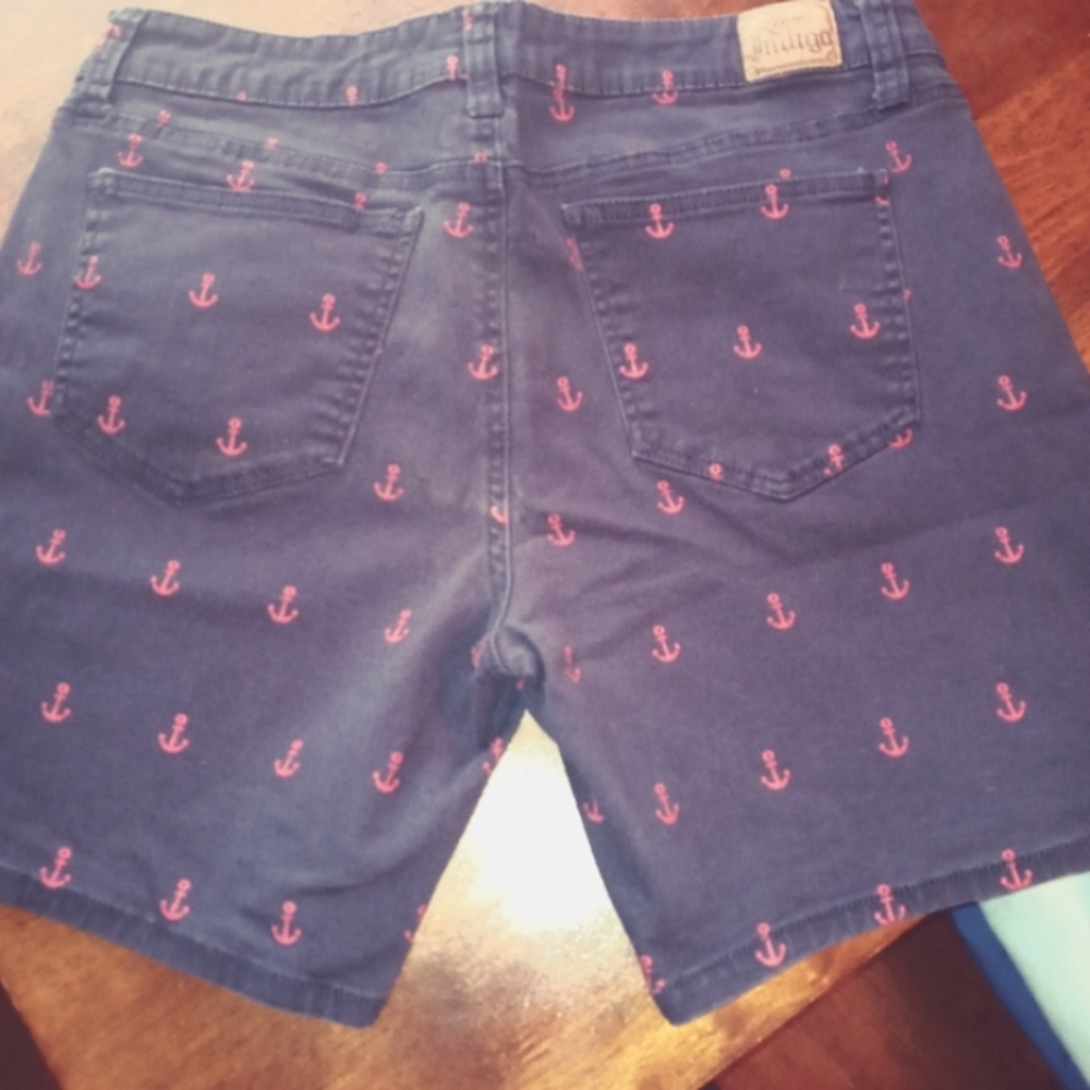 Indigo Blue shorts w/ Pink Anchors. Size/10..#B-0034